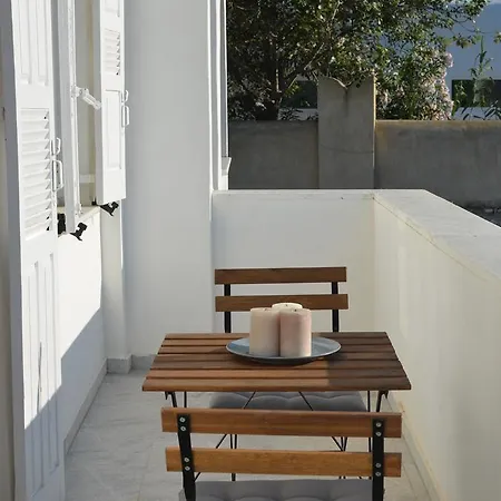 Naxos 3*